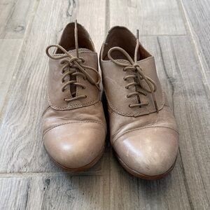 Born Women's Beige Leather Lace-Up Oxfords